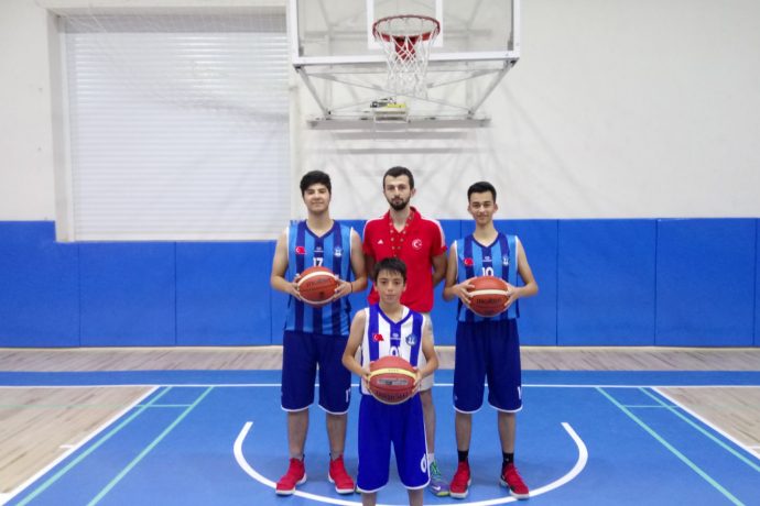3 Dev Adam İstanbul Yolcusu