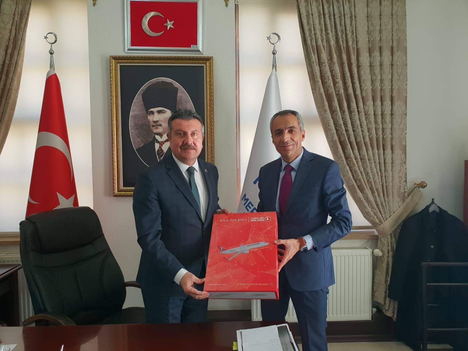 Turk Hava Yolları Samsun Müdürü Sayın Deniz Öztırpan’Dan Belediyemize Ziyaret