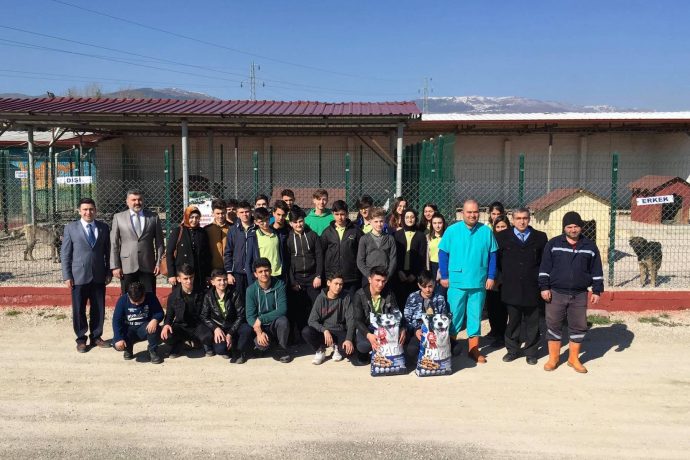 Abide Hatun Anadolu Lisesi Öğrencilerinden Anlamlı Ziyaret