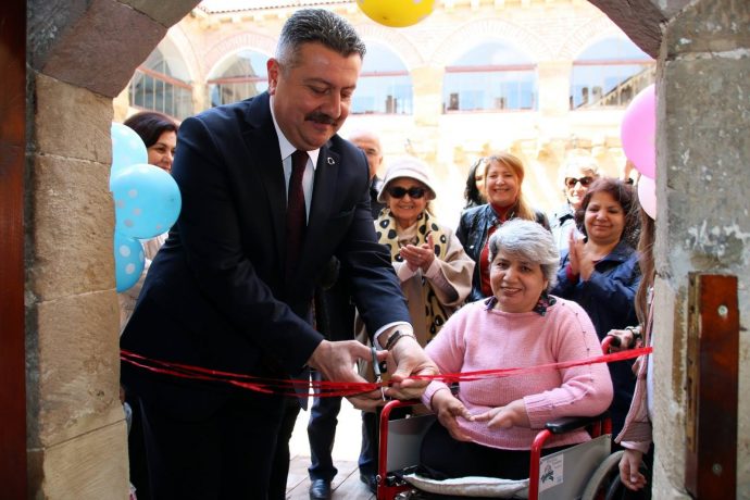 Başkanımız El İşi Örgü Bebek ve Oyuncak Sergisinin Açılışını Gerçekleştirdi