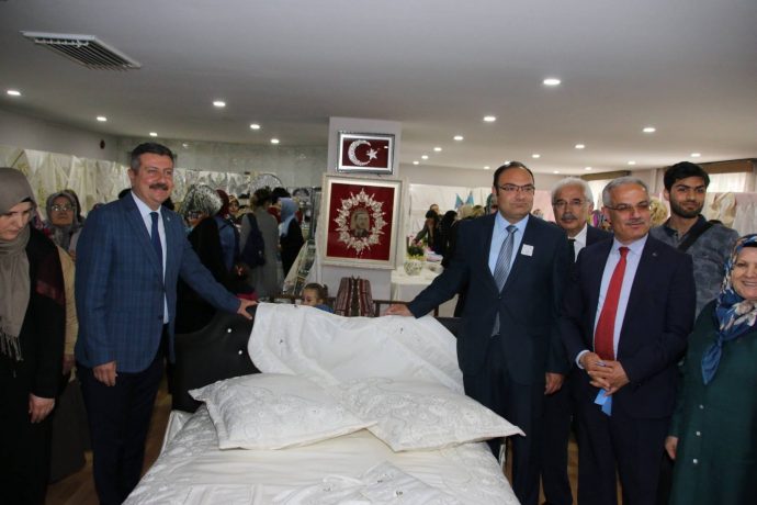 Başkanımız Halk Eğitim Merkezinin Yıl Sonu Sergisine Katıldı