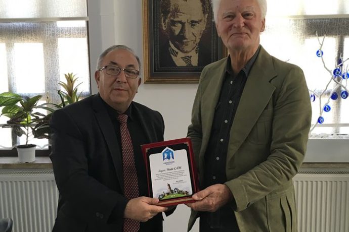 Doç. Dr. Halit Çam’a Teşekkür Plaketi