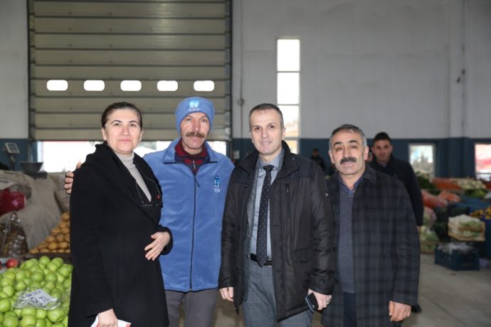 Pazar Esnafımıza Polar, Hırka ve Bere Hediye Ettik