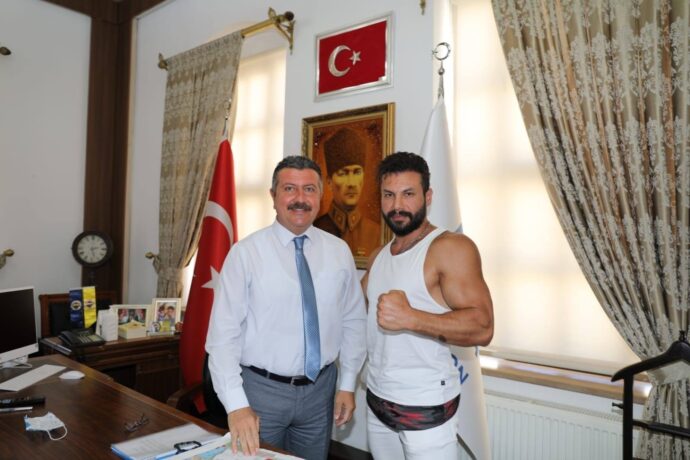 Milli Sporcumuz Gökhan Taş Belediyemize Ziyarette Bulundu