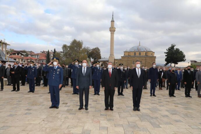 Atamızın Manevi Huzurunda Saygıyla Eğildik