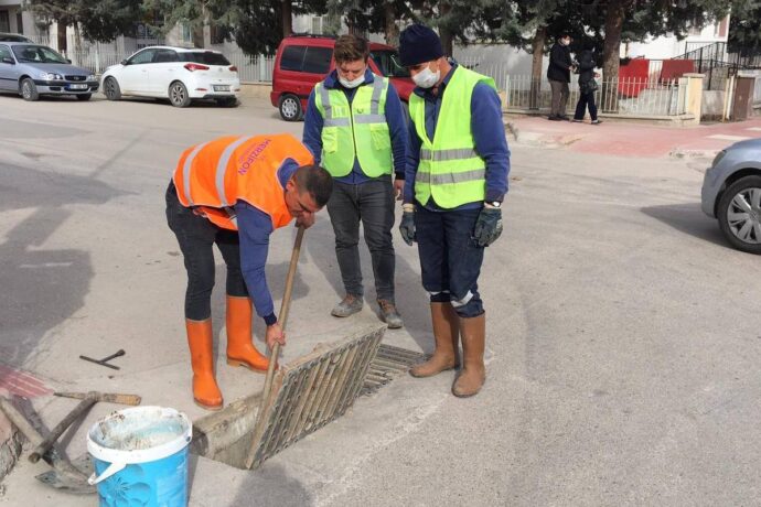 Yağmur Suyu Izgara Temizliği Çalışmalarımız Devam Ediyor