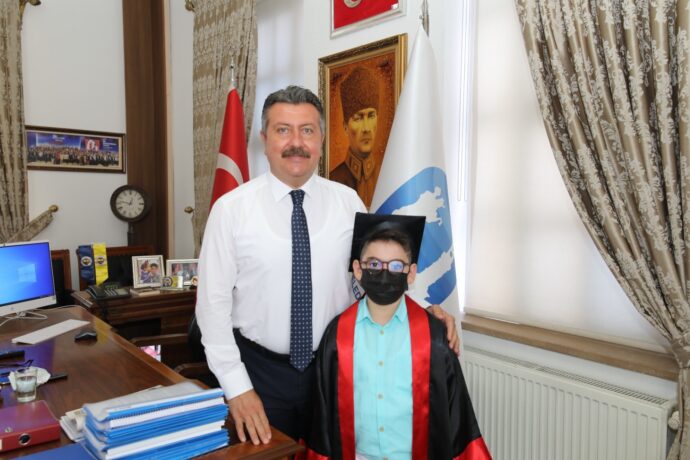 Sağlığına Kavuşan Berke Canbul, Belediyemize Ziyarette Bulundu