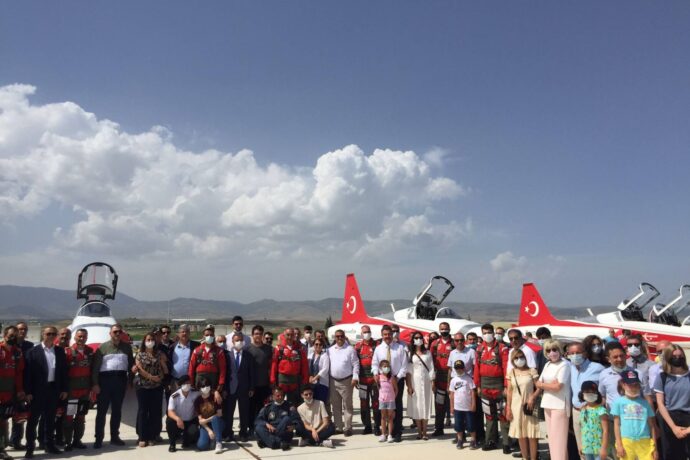 Türk Yıldızlarını Hava Üssümüzde Hayranlıkla İzledik
