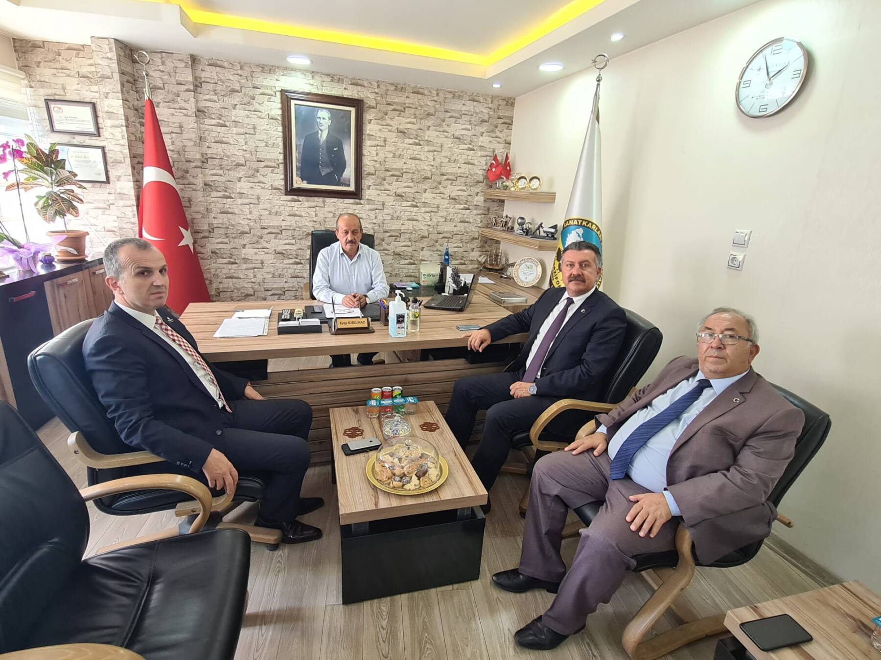 Başkanımız ve Başkan Yardımcılarımız, Tekrar Başkan Seçilen Sn. Eyüp Kırılmaz’a Hayırlı Olsun Ziyaretinde Bulundu
