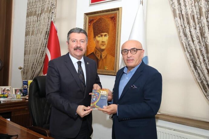 Başkanımız, Erol Altunay’a Ait Şiir Kitabını Hediye Olarak Aldı