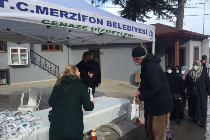 Regaip Kandili vesilesiyle ilçe mezarlığımızı ziyaret eden hemşehrilerimizle sohbet edip kandillerini kutladık.