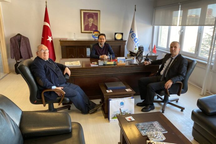 Başkan Yardımcılarımız M. Tuncer BASMACI ile Erkan ERGÜL,Çorum Yedaş İl Müdürü olarak göreve başlayan Bahadır TANRIVERDİ’ye ziyaret.