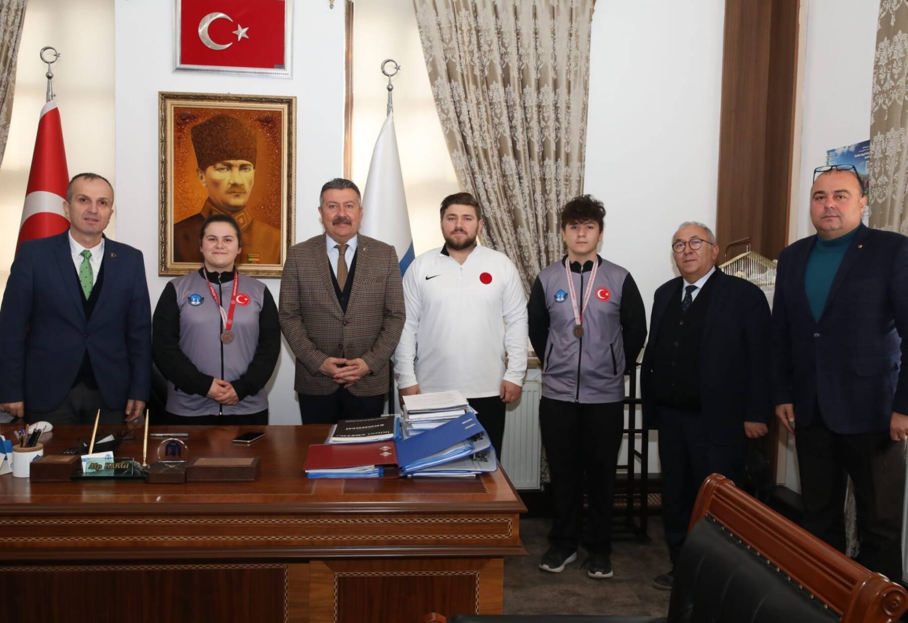 Okullar Arası Türkiye Halter Şampiyonası’nda Türkiye 3.’sü olan Merzifon Belediyespor Kulübü sporcularımız Belediyemize ziyarette bulundular.
