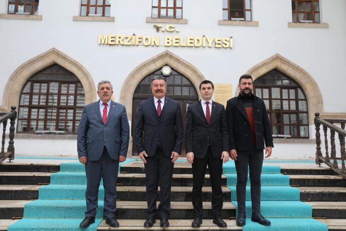 Hamamözü Kaymakamı Sn.Okan DAĞLI, Hamamözü Belediye Başkanı Sn.Fatih BAYRAKDAR ve Hamamözü Bülent Börekçilik İmalat Fabrikası Müdürü Fatih ADIYAMAN, Belediyemize ziyarette bulundular.