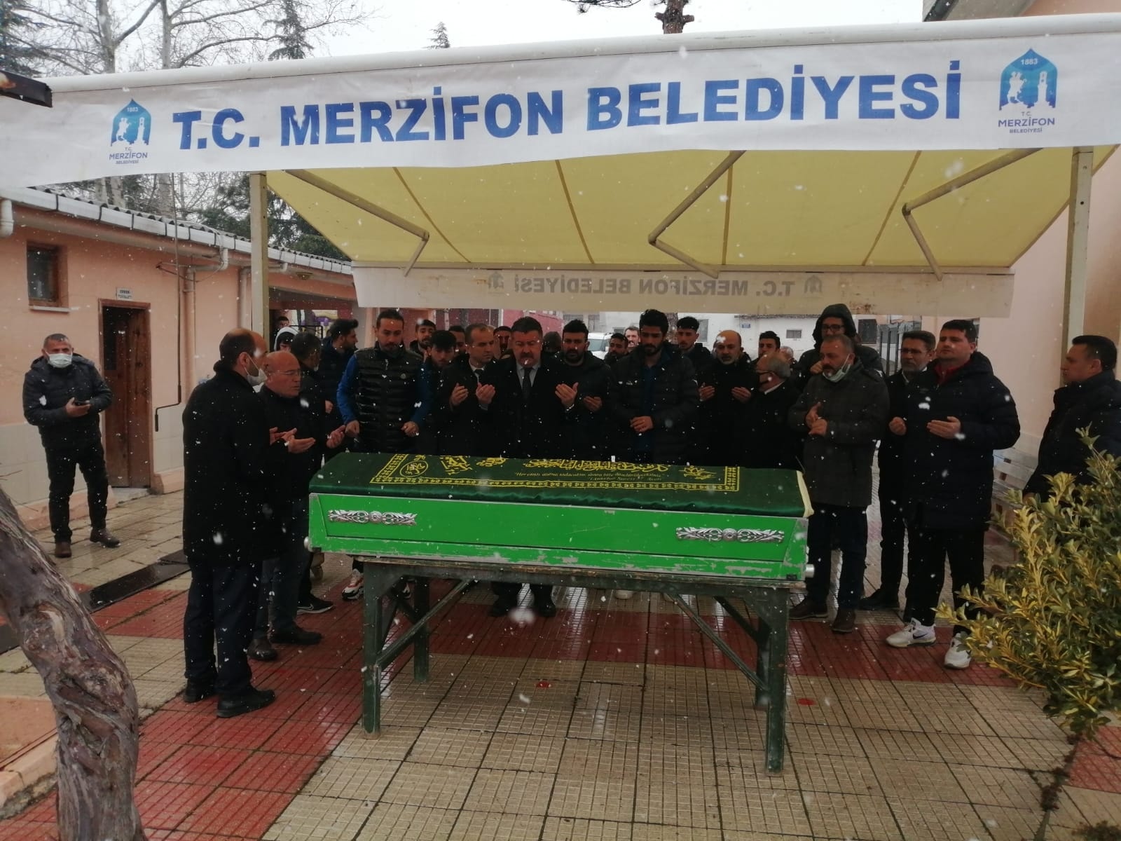 Amasyaspor deplasmanı öncesinde, son nefesine kadar garip gurebanın, ihtiyaç sahibinin her daim yanında olan Dr. Ahmet UMAN amcamızın meftasına duamızı ettik, helalliğimizi verdik.