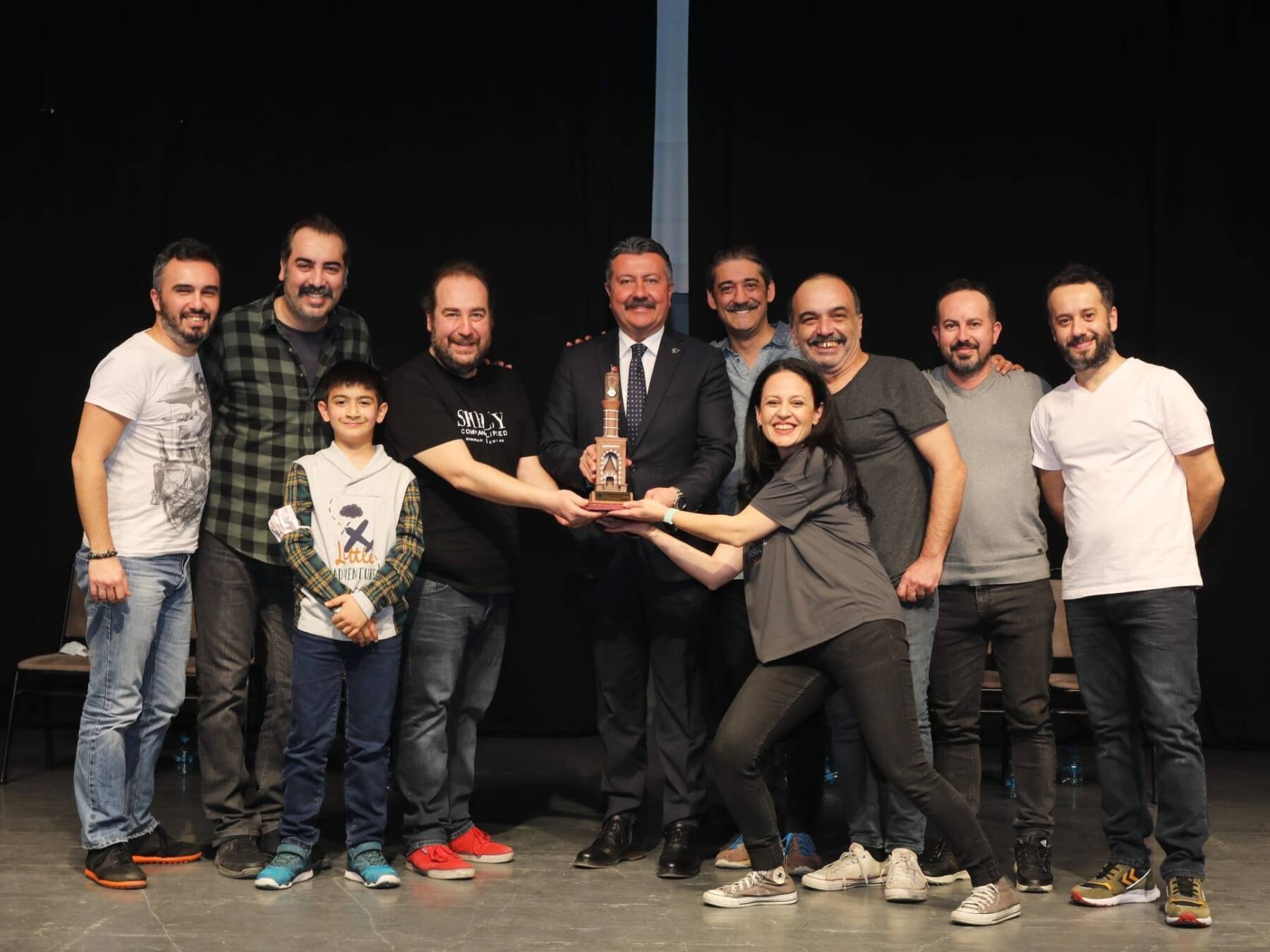 Tiyatro Festivalimizde bu akşam Mahşeri Cümbüş kadrosunu, olağanüstü performanslarıyla şehrimizde ağırladık