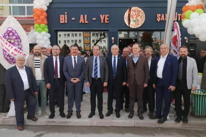 Zile Belediye Başkanı Sn.Şükrü SARGIN’ın kıymetli evladı ve yeğeninin ortaklaşa işleteceği şarküteri açılışına katıldık.