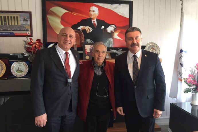 Sabah Gazetesi Yazarı Sn. Yavuz DONAT ile kıymetli hemşehrimiz Sn. Yaşar ÖNEL’i, Merzifon Ticaret ve Sanayi Odası Başkanı Dursun DAĞDELEN ve Meclis Üyelerimizle birlikte şehrimizde ağırladık.