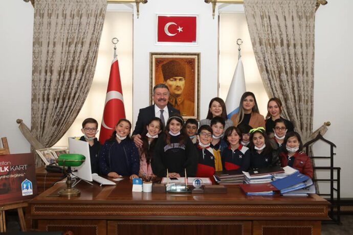 My Kolej İlkokul kademesi 3.sınıf öğrencileri, Hayat Bilgisi dersi “Yerel Yönetim Birimleri” konusu kapsamında yerel yönetimleri yerinde incelemek için Belediyemize ziyarette bulundular