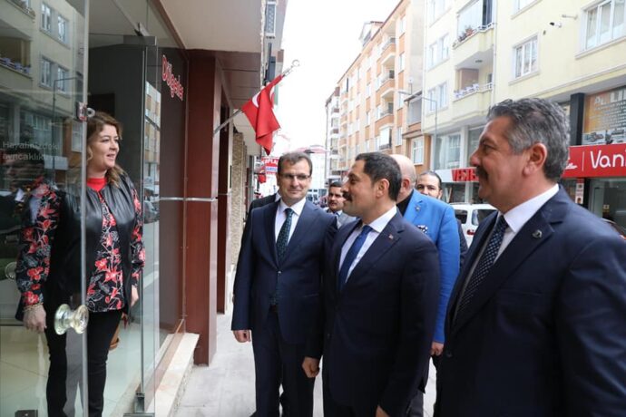 OSB’de gerçekleştirdiğimiz toplantının ardından Valimiz Sn.Mustafa MASATLI ve Kaymakamımız Sn.Ali GÜLDOĞAN birlikte esnaflarımızı ziyaret