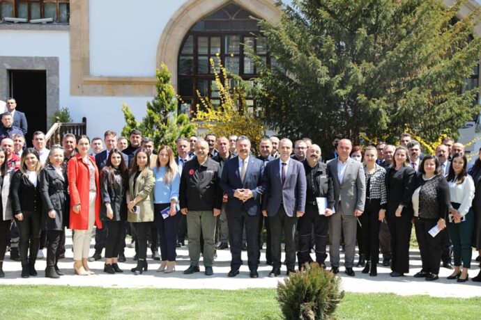 T.C İçişleri Bakanlığı ve Afad Başkanlığı tarafından 2022 Yılı Afet Tatbikat Yılı ilan edilmiş olup bu sebeple Afad tarafından bugün Saat 11:00’de Belediyemiz Hizmet Binası ve Ek Hizmet Binası personellerimizi kapsayacak şekilde deprem tatbikatı yapıldı