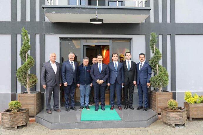Valimiz Sn. Mustafa MASATLI ve Kaymakamımız Sn.Ali GÜLDOĞAN ile birlikte, ilçemizde yeni faaliyete geçen Emek Makina, Ulupınar Tekstil ve yılların emektarı Meksan Ekmek Unlu Mamüllerini ziyaret ettik.