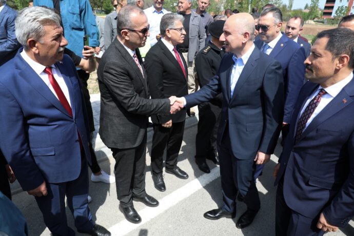 Belediye Başkan Yardımcımız Erkan ERGÜL, Merzifon Meray Köprü Kavşağı Açılışı ve bir takım incelemelerde bulunmak üzere şehrimize gelen Ulaştırma ve Altyapı Bakanımız Sn. Adil KARAİSMAİLOĞLU’nu Amasya Valimiz Sn. Mustafa MASATLI, il ve ilçe protokolümüzle birlikte karşıladı