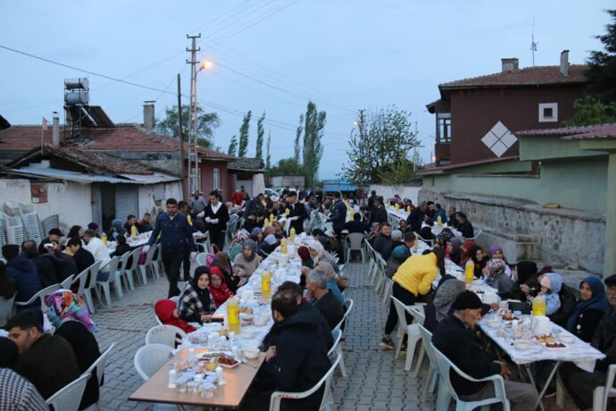 Gökçebağ Köyünde düzenlenen iftar yemeğine katılan Belediye Başkan Yardımcımız M.Tuncer BASMACI