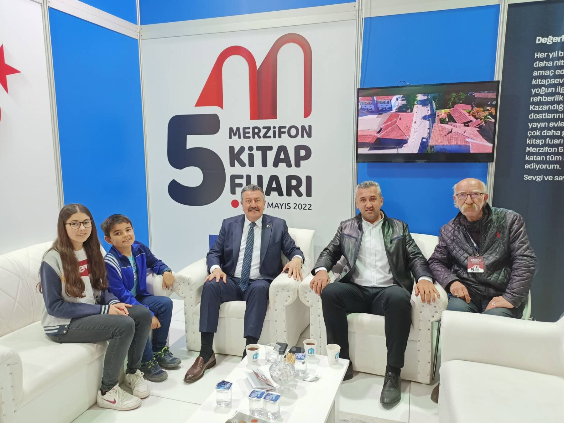 DİSK Karadeniz Bölge Temsilcisi ve DİSK Genel İş Samsun Şube Başkanı Mutlu KARABACAK ve çocuklarını, DİSK Genel İş Merzifon İşyeri Temsilcisi Ertuğrul SARIİPEK’i Merzifon 5. Kitap Fuarımızda
