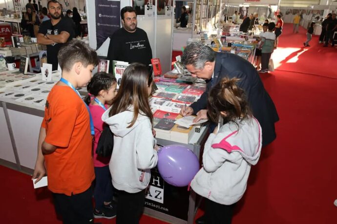 Kitapseverlerin Fuarımıza Yoğun Katılımı Devam Ediyor