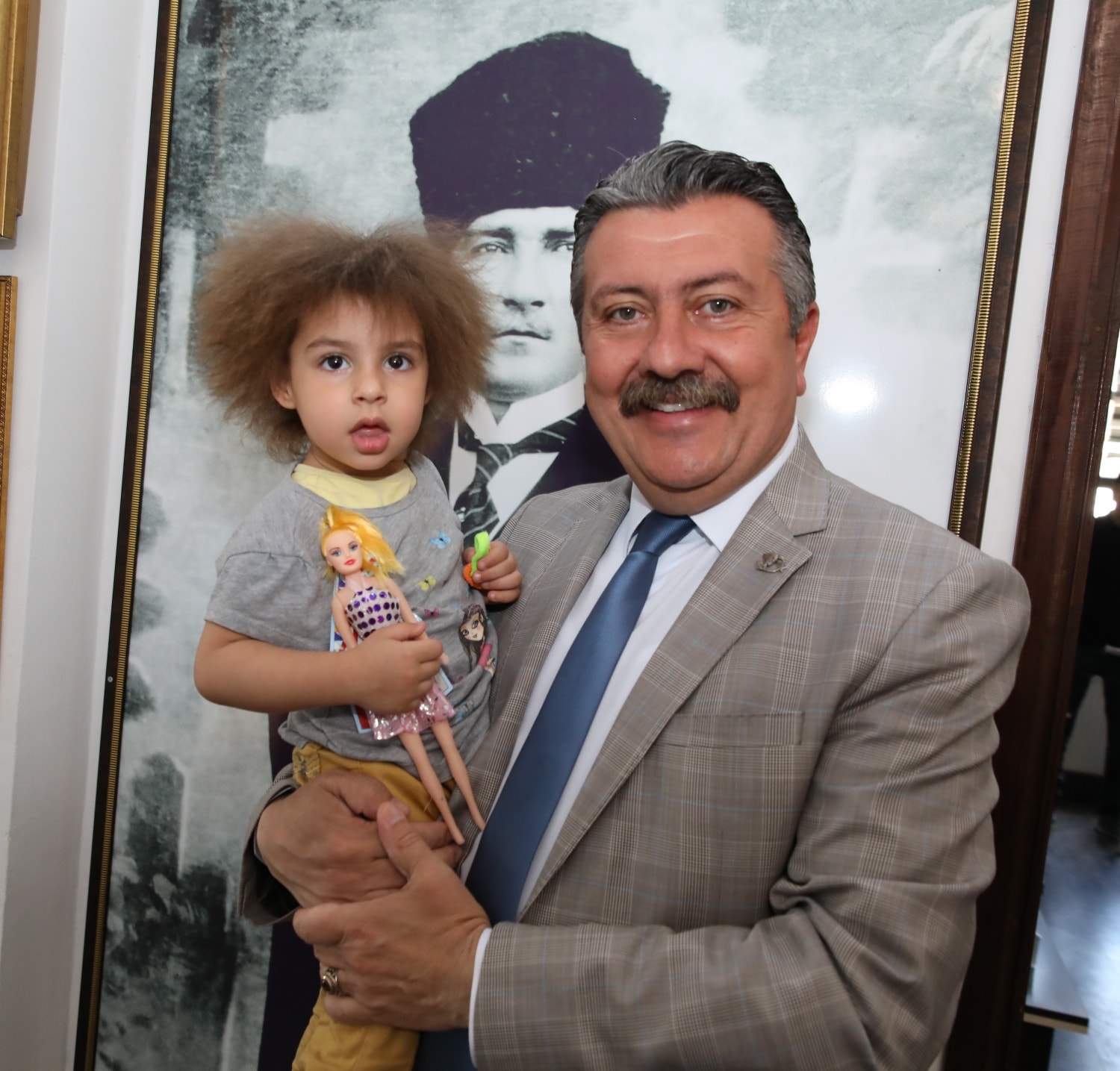 Nuray Aydın ve Kıymetli Evladı Ecrin Belediyemize Ziyarette Bulundu