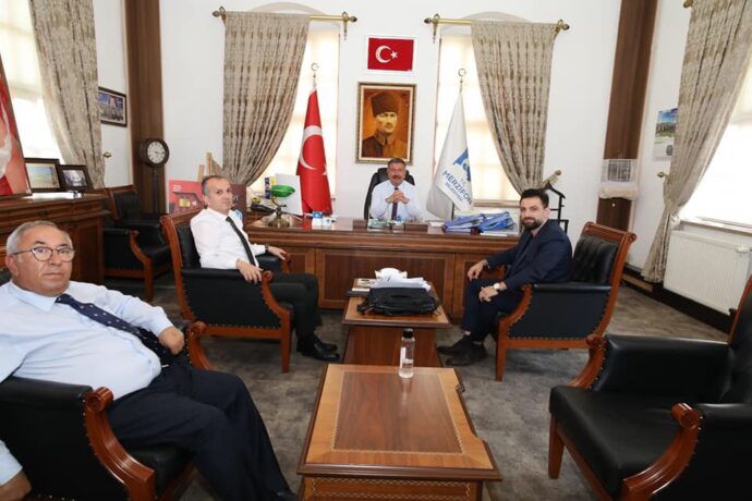 Heykeltraş Atıf Sarıcaoğlu Belediyemize Ziyarette Bulundu