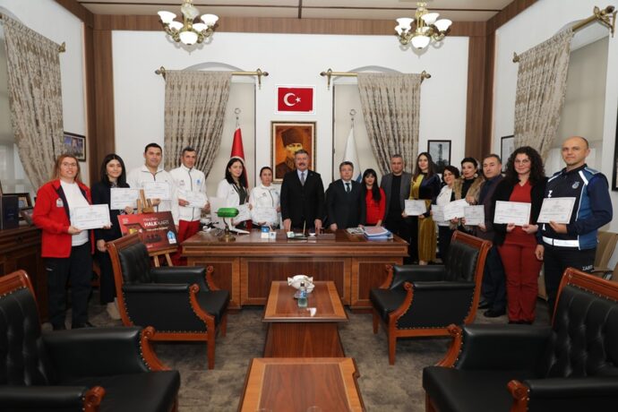 İngilizce Eğitimi Kursuna Katılan Personellerimize Sertifikaları Verildi