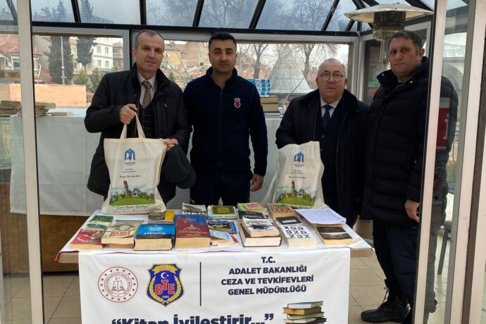 Başkan Yardımcılarımız Kitap Bağışında Bulundular