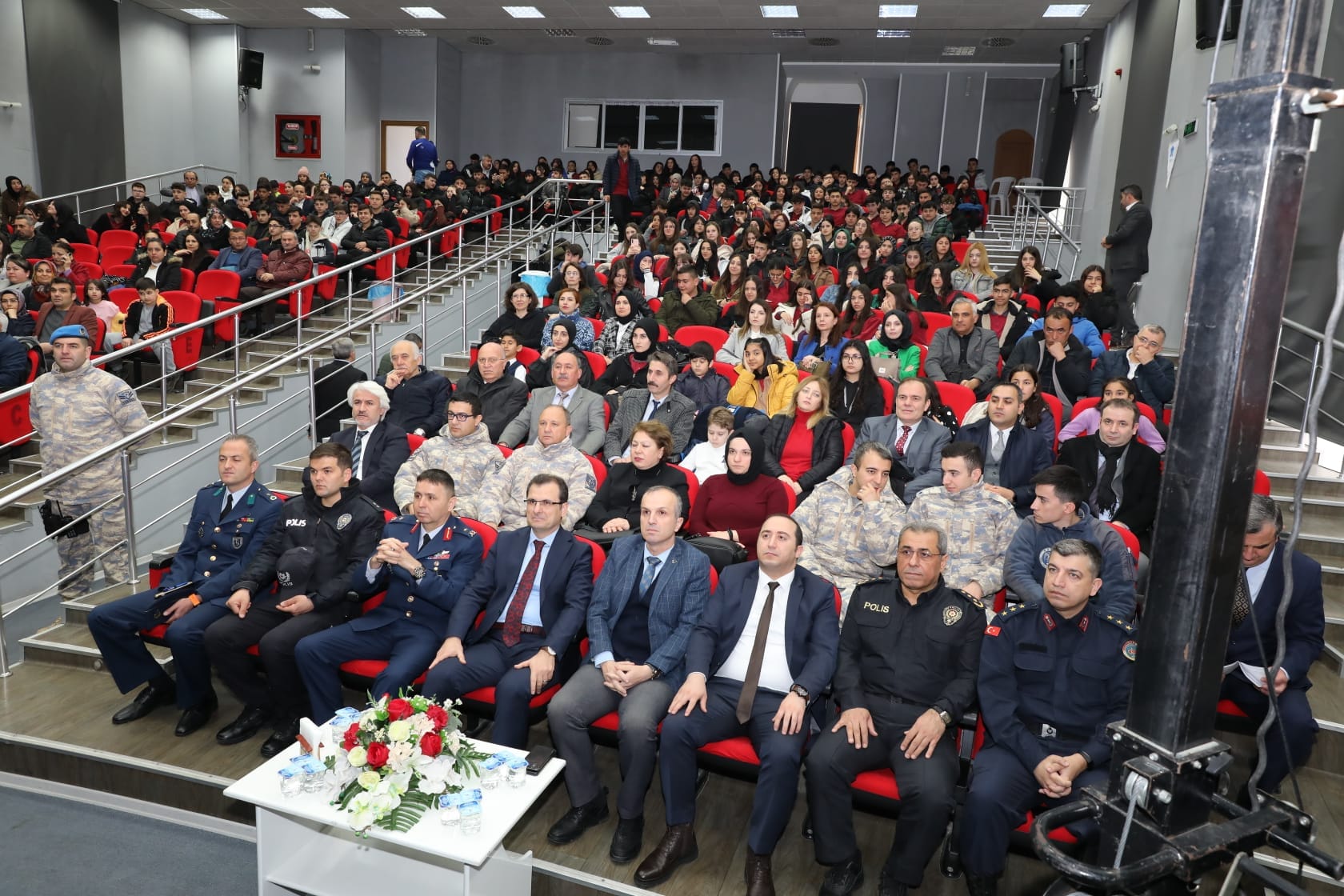 ehit Dursun Özsaraç Mesleki ve Teknik Anadolu Lisesi’nden, 12 Mart İstiklal Marşı’mızın Kabulü ve Mehmet Akif Ersoy’u Anma Günü’ne özel Program