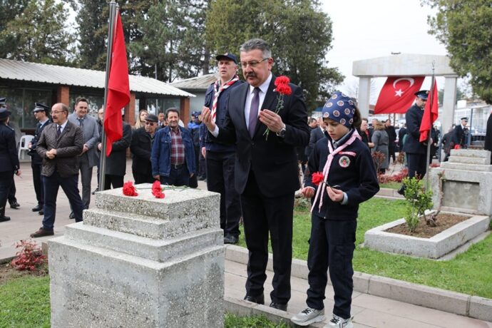 Çanakkale Zaferimizin 108. yıl dönümü vesilesiyle düzenlenen tören kapsamında ilçe protokolümüzle birlikte Hava, Polis ve Öğretmen Şehitliklerimizi ziyaret ettik.