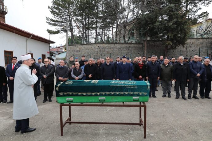 Başkan Yardımcımız M.Tuncer BASMACI’nın amcası, değerli büyüğümüz Muhsin BASMACI’nın ilçemiz mezarlığında düzenlenen cenaze merasimine ilçe protokolümüz ile birlikte katıldık.