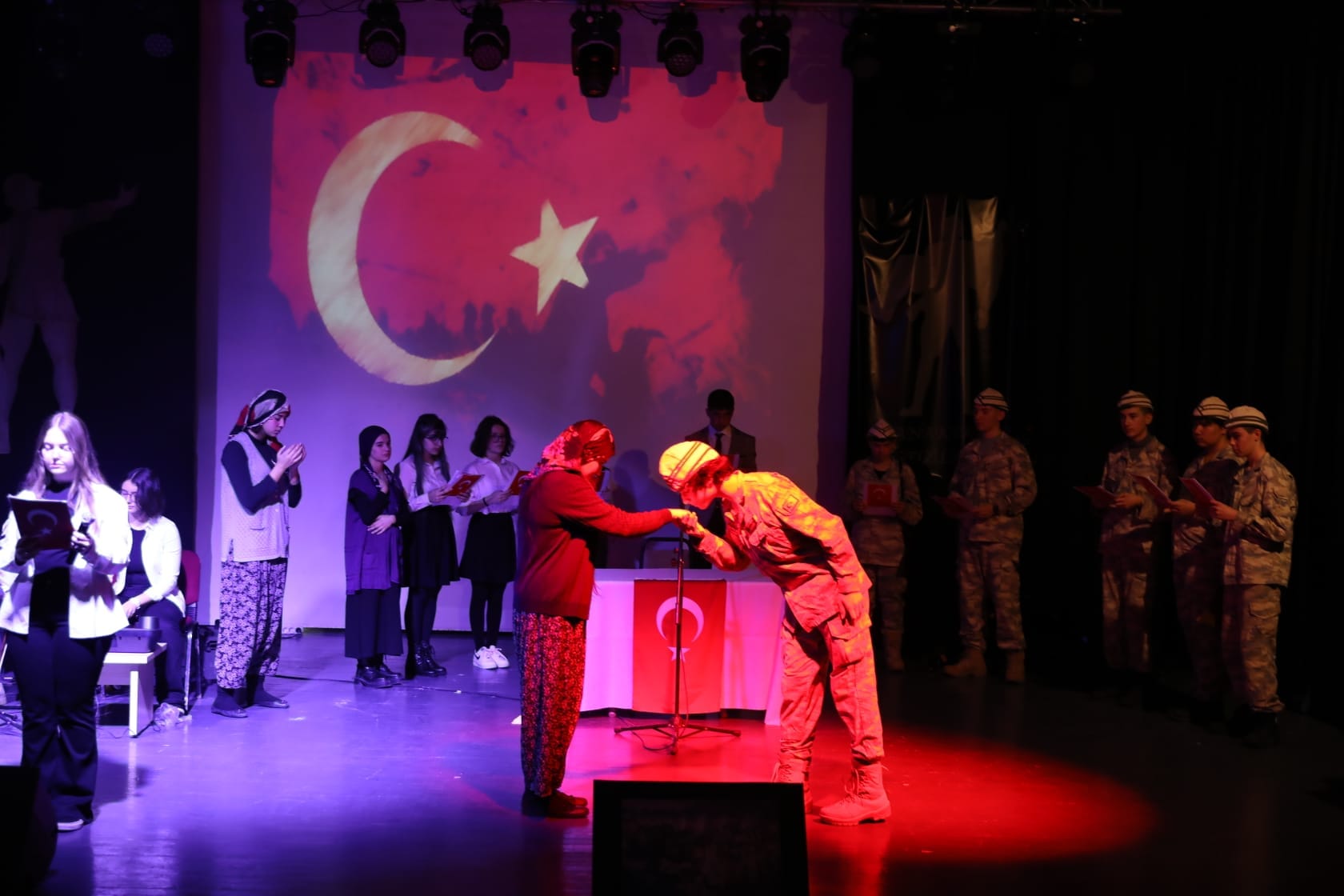 Merzifon İrfanlı Anadolu Lisesi’nin Akif Gülle Kültür Merkezi’nde 18 Mart Çanakkale Zaferi ve Şehitleri Anma Günü’ne özel olarak hazırlamış oldukları programa katıldık.