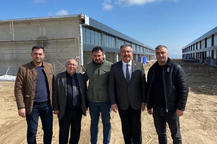 Yapımında sona yaklaşılan Galericiler Sitesi çalışmalarını yerinde inceledik.