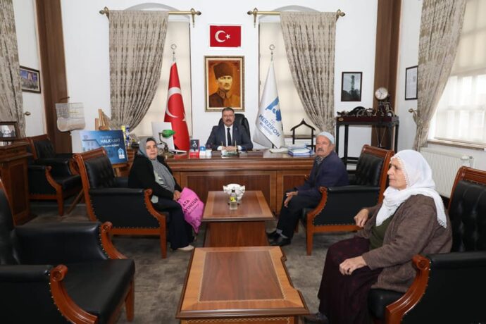 Adıyaman’da depremden etkilenen Hacı ARIN amcamız ve kıymetli ailesi ziyaretimize geldiler.