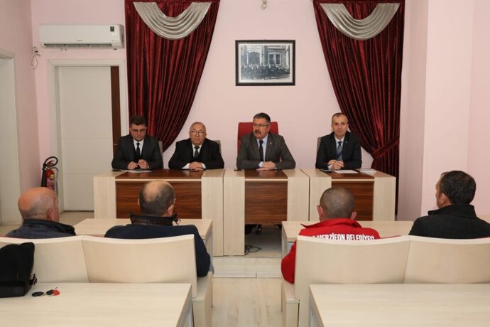 Emekli olmaya hak kazanmış ve emekliliği geçen kıymetli işçi ve memur çalışma arkadaşlarımızla bir araya geldik.