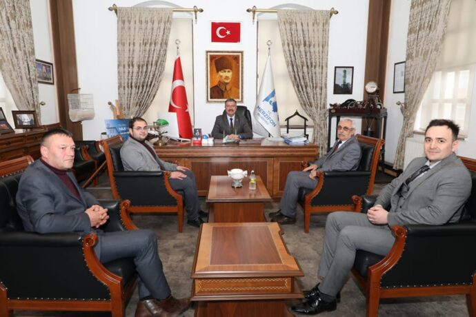 Merzifon Meteoroloji Müdürü Sn. Arif ERDOĞMUŞ, kendisinin yerine vekalet edecek olan Sn. Anıl GÜMÜŞ ile birlikte belediyemize ziyarette bulundular.
