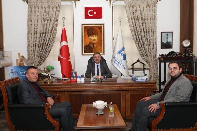 Atatürkçü Düşünce Derneği Gençlik Kolları Genel Başkanı hemşehrimiz Sn. Nihat Arda MERCAN, Belediye Meclis Üyemiz Sn. Süleyman ÖZTÜRK ile birlikte belediyemize ziyarette bulundu.