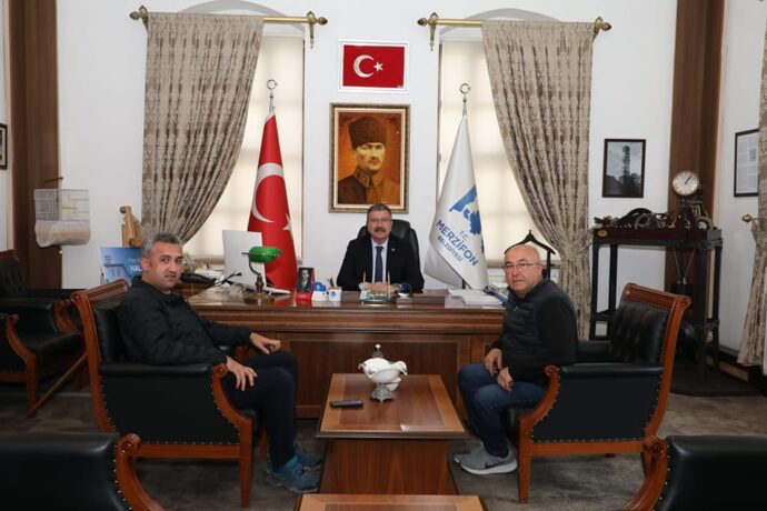 Disk Genel İş Samsun Şube Başkanı Sn. Mutlu KARABACAK ve Gümüşhacıköy esnaflarından Akif KARABACAK beyefendi belediyemize ziyarette bulundular.