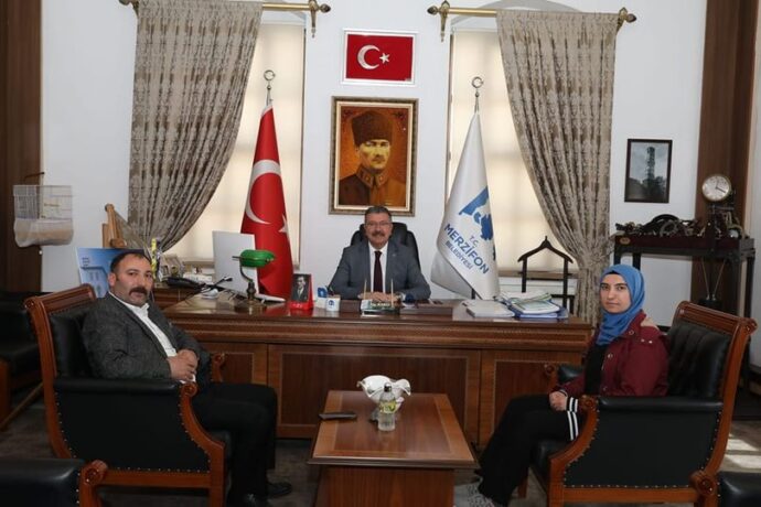 Merzifon Eymen Asaf Petrol’ün sahibi Zeki ÖZTÜRK Beyefendi ve çalışma arkadaşı birlikte belediyemize ziyarette bulundular.