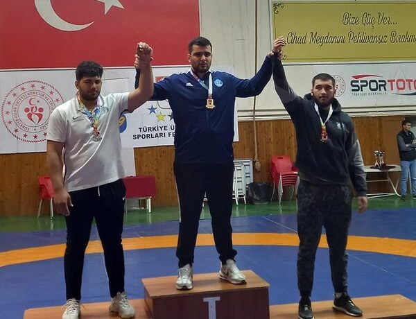 Ankara’da düzenlenen Üniversiteler Arası Büyükler Türkiye Şampiyonası’nda Merzifon Belediyespor Kulübü Güreşçimiz Hüseyin CİVELEK 125 kg’da Türkiye 1.’si olmuştur