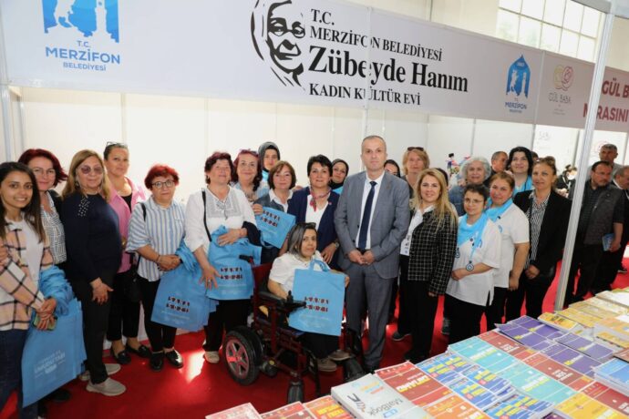 Chp İlçe Yönetimi ve Milletvekili Adayı Zeynep Ateş Kitap Fuarımızı Ziyaret Etti