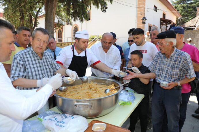 Hemşehrilerimize Helva İkramında Bulunduk