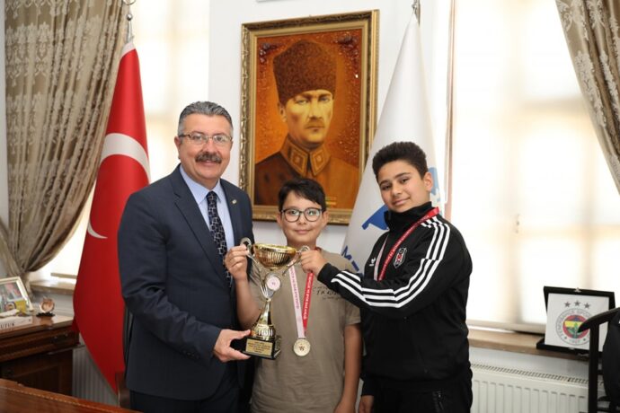 Küçük Erkekler Tenis Amasya İl Birincilerini Belediyemizde Ağırladık