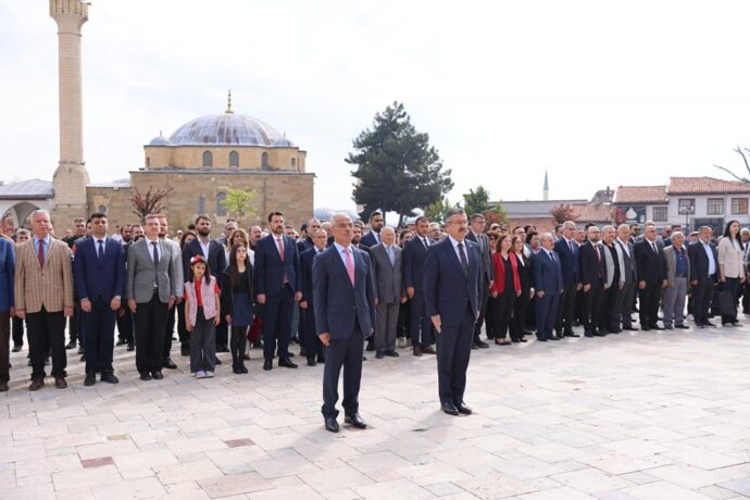 Çelenk Koyma Törenimizi Gerçekleştirdik